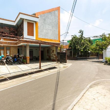 Reddoorz Syariah Near Stadion Manahan Solo 2 Surakarta (Solo) Exterior foto