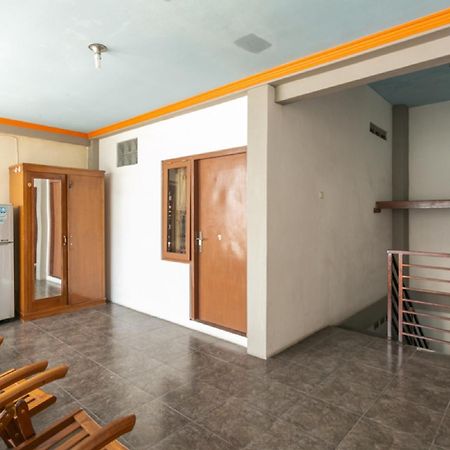 Reddoorz Syariah Near Stadion Manahan Solo 2 Surakarta (Solo) Exterior foto