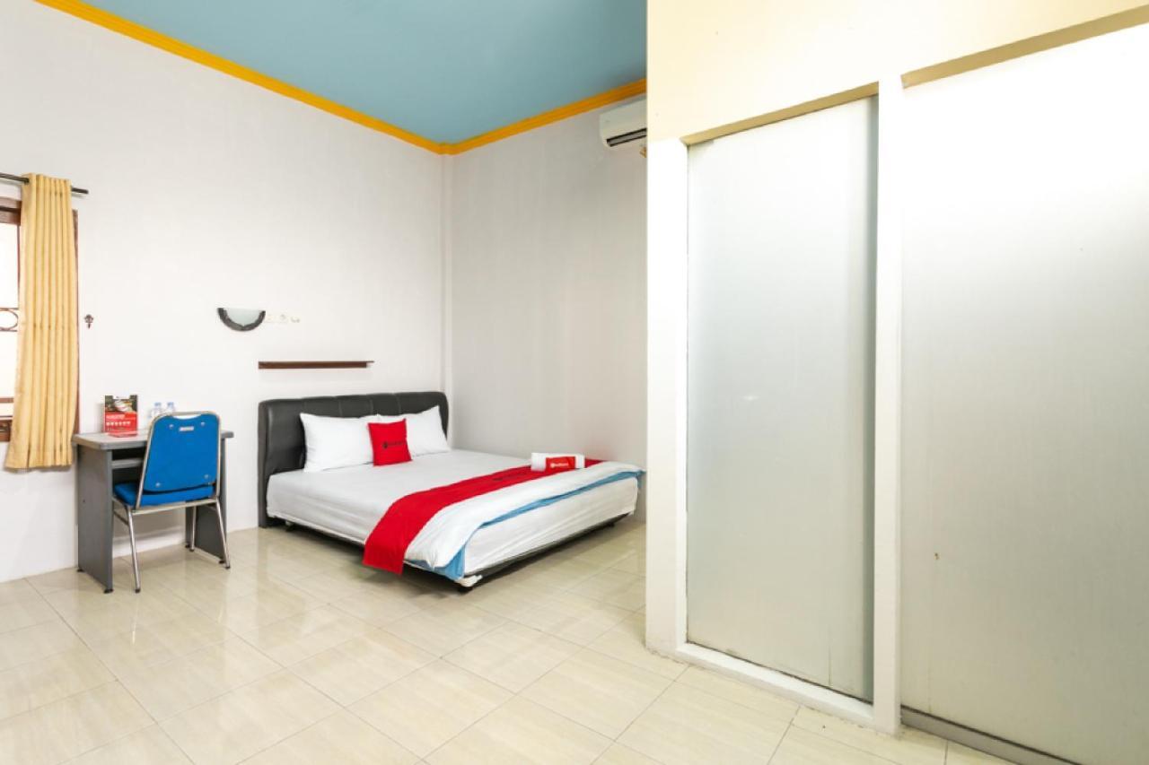 Reddoorz Syariah Near Stadion Manahan Solo 2 Surakarta (Solo) Exterior foto