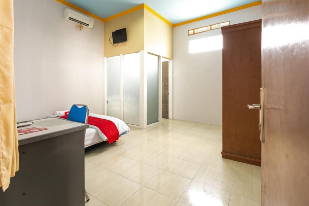 Reddoorz Syariah Near Stadion Manahan Solo 2 Surakarta (Solo) Exterior foto