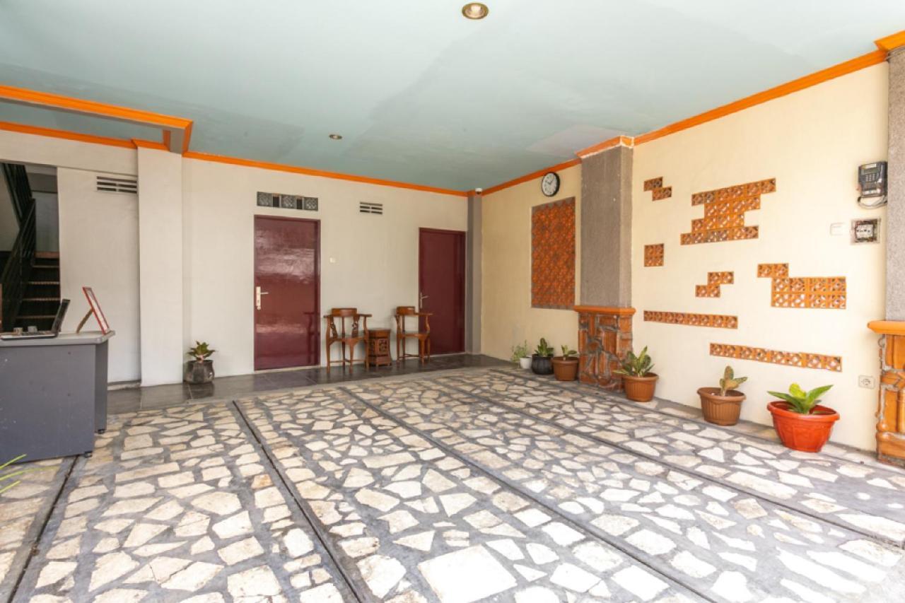 Reddoorz Syariah Near Stadion Manahan Solo 2 Surakarta (Solo) Exterior foto