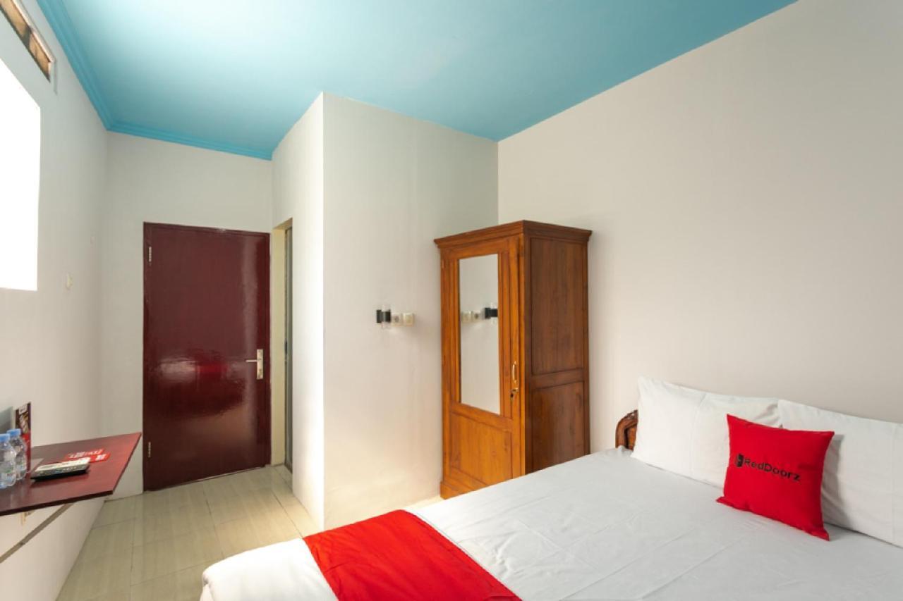 Reddoorz Syariah Near Stadion Manahan Solo 2 Surakarta (Solo) Exterior foto