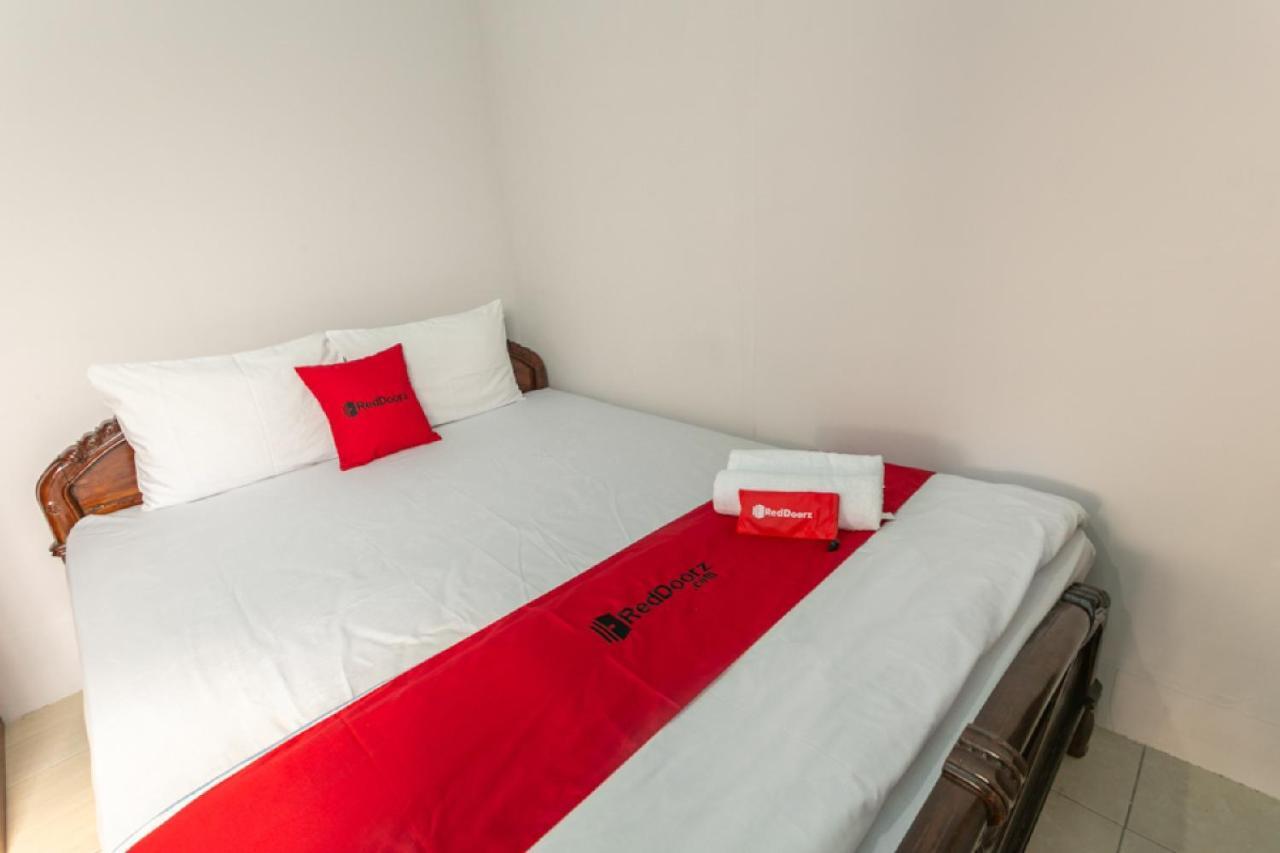 Reddoorz Syariah Near Stadion Manahan Solo 2 Surakarta (Solo) Exterior foto