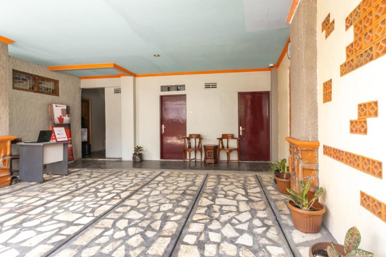 Reddoorz Syariah Near Stadion Manahan Solo 2 Surakarta (Solo) Exterior foto